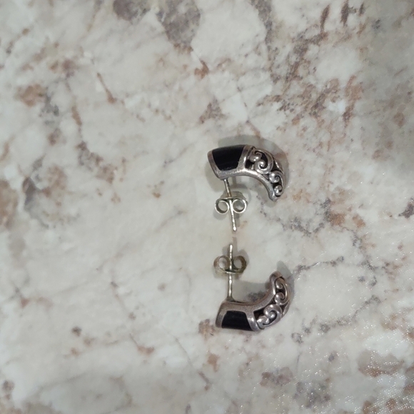 Set of Two Pairs of Earrings - Picture 6 of 6